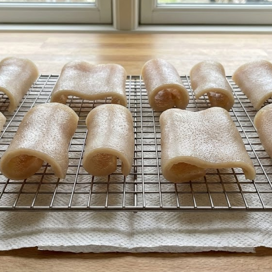 How to Make Pork Rinds Recipe – Easy Homemade Crispy Pork Rinds 5 drying boiled pork skin completely for crispy pork rinds recipe